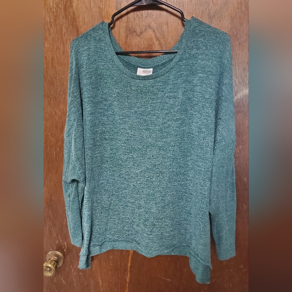 Long sleeve green tee